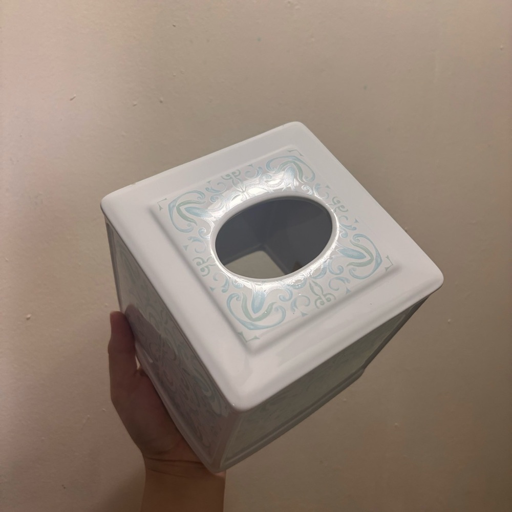 Decorative Ceramic Tissue Box Cover - Picture 2 of 3